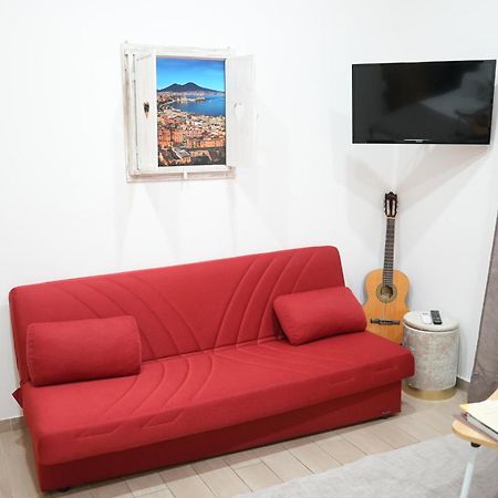 Casa Vacanza Al Centro Di Napoli A' Fenestrella Bagian luar foto